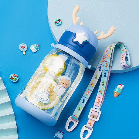 Бутылка с рожками детская пластиковая, поильник, синяя. Космонавт - рыбак. 600 мл.