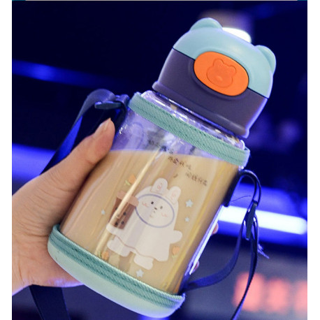 Бутылка детская пластиковая с силиконовым чехлом, поильник, голубая. Зайка с коктейлем. 550 мл.