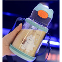 Пляшка дитяча пластикова з силіконовим чохлом, поїльник, блакитна. Зайчик з коктейлем. 550 мл.